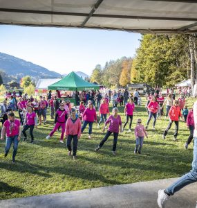 Marche Rose oragnisée par Art de Vivre association at Départ Taninges & Samoëns, Lac Bleu, Morillon, Haute-Savoie, France on October 24 2021. Photo © David Casartelli